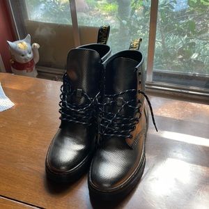 Dr. Martens Zavala boots Metallic